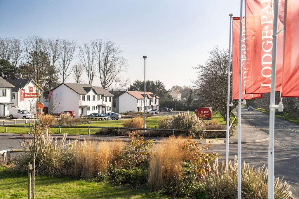 Property photo 2 of 17