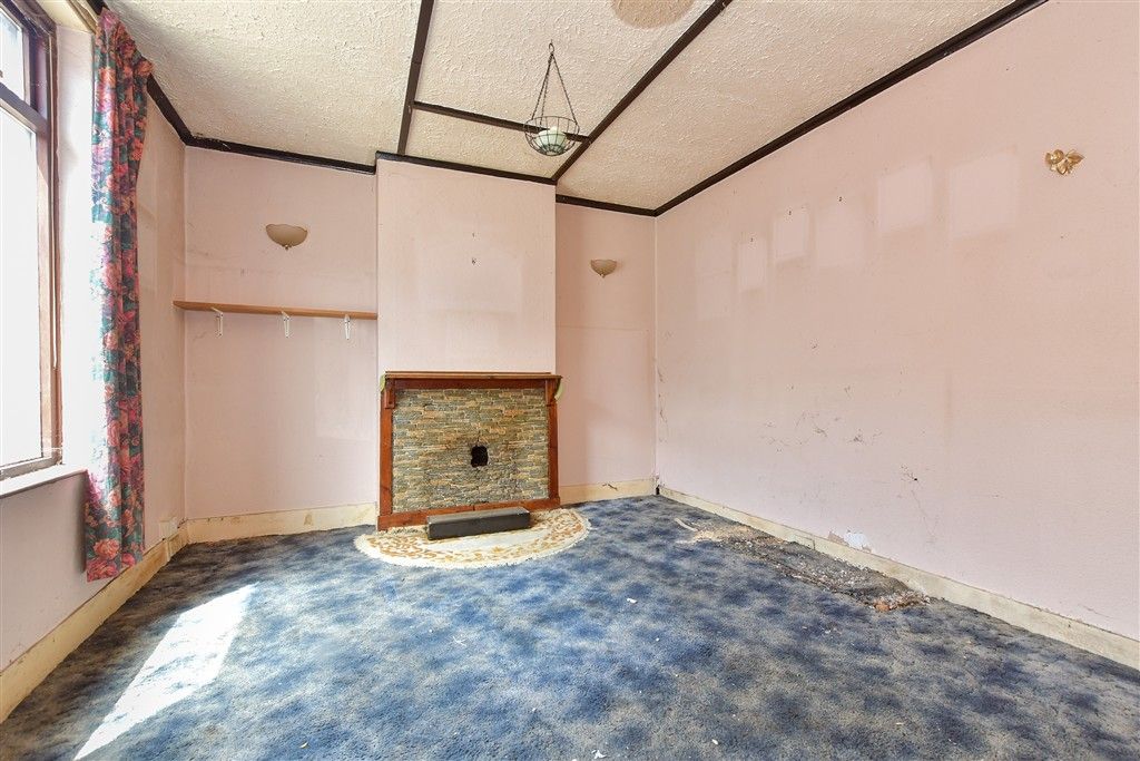 Property photo 2 of 8 Lounge