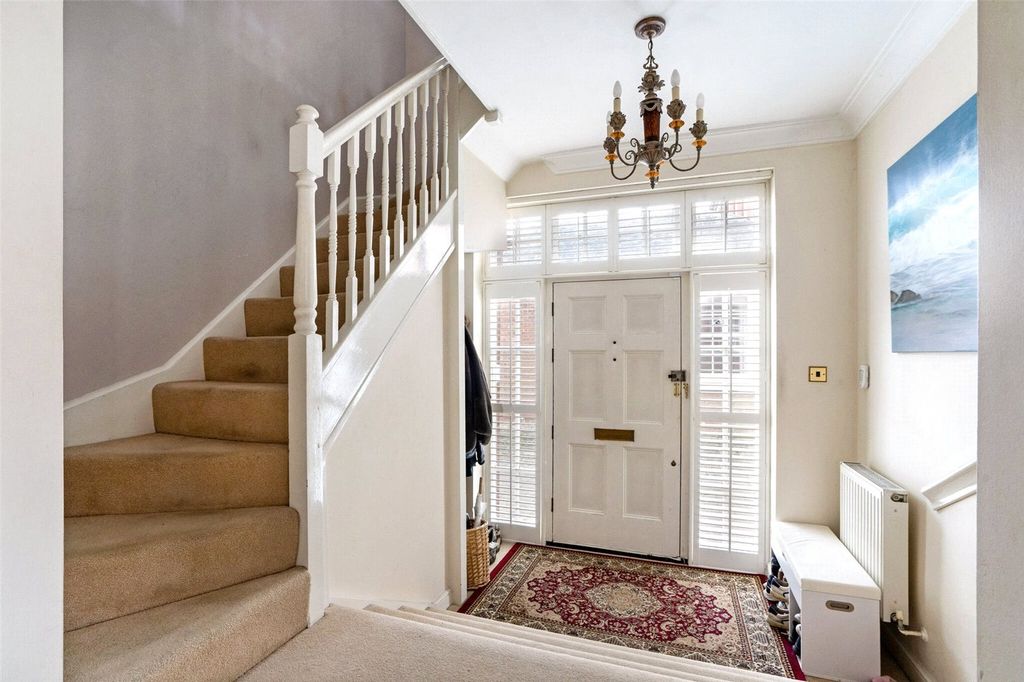 Property photo 2 of 14 Entrance Hall