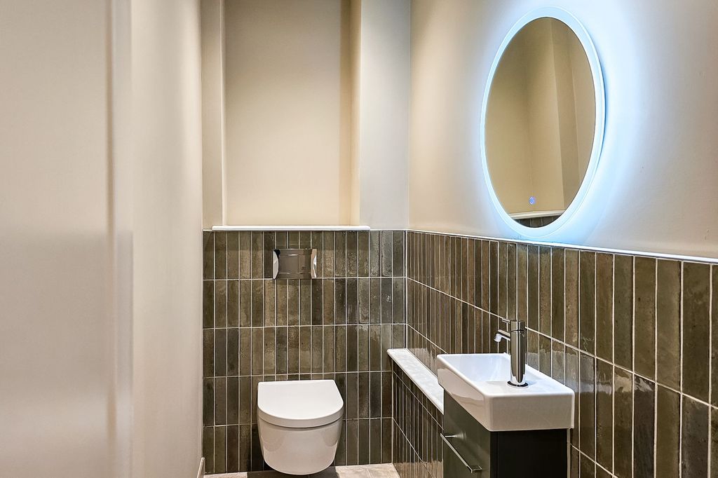 Additional image 11 of 2 bed flat to rent11 Windsor Court, Clarence Drive HG1