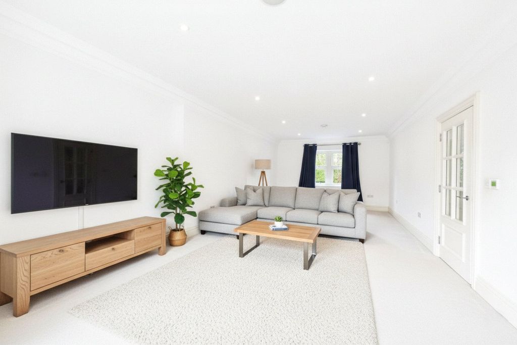 Property photo 3 of 12 Picture No. 32