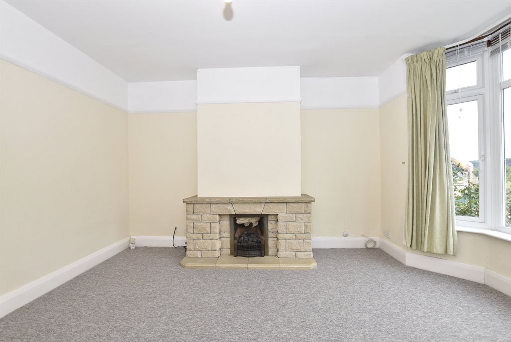 Property photo 3 of 21 Living Room