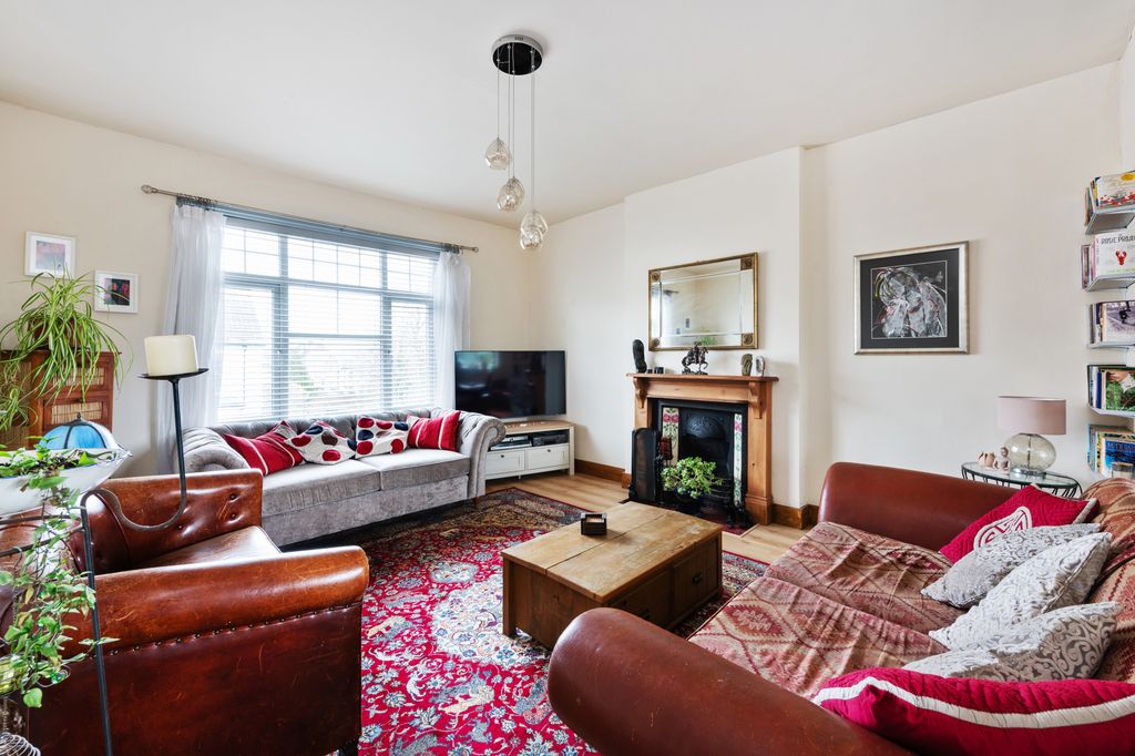 Property photo 3 of 23 100320254_Wwhrs_Fff 24 Cavendish Road _N4 1Rt_019
