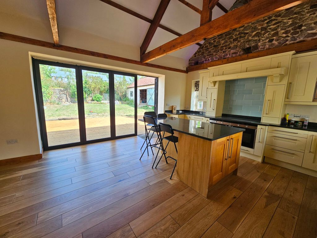 Property photo 3 of 31