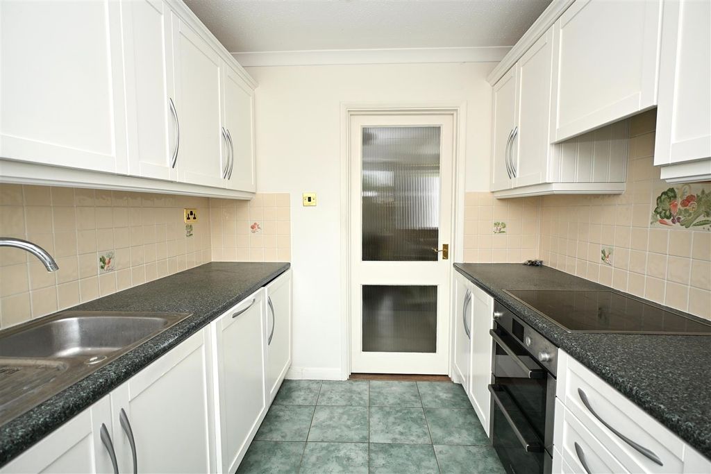 Property photo 3 of 15 Kitchen