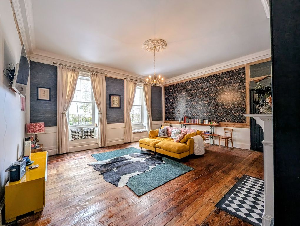 Property photo 2 of 28