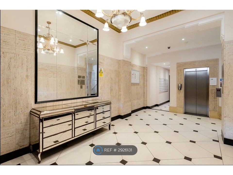 Property photo 1 of 10 Entrance Hallway
