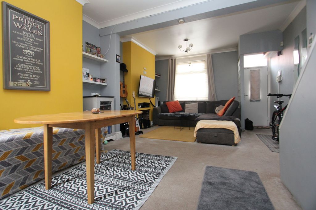 Property photo 2 of 19