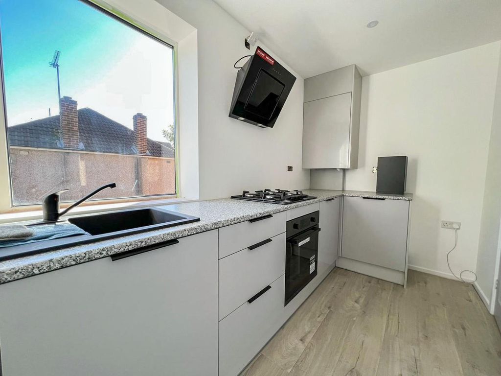 Property photo 2 of 6 Kitchen