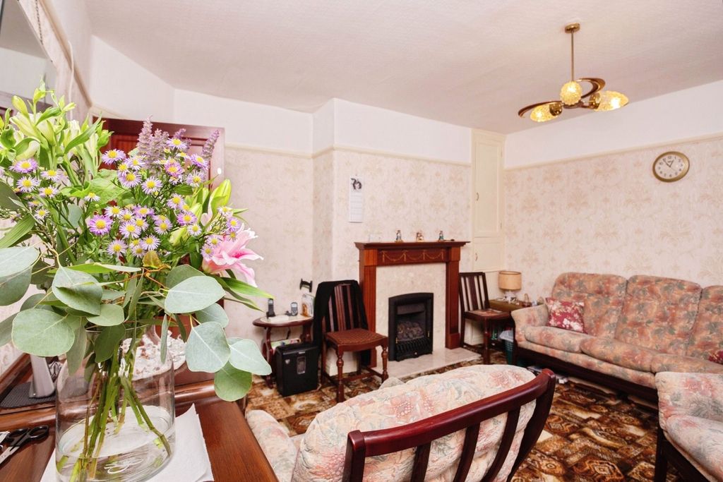 Property photo 2 of 17 Photo
