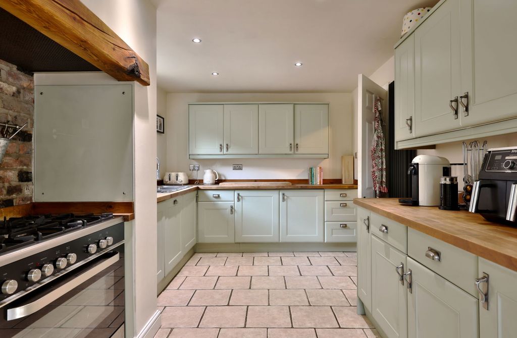 Property photo 3 of 28