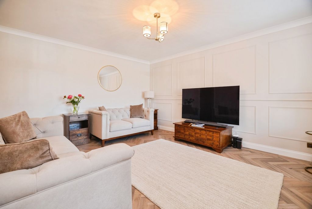 Property photo 3 of 18 Pbox-Img.Jpg