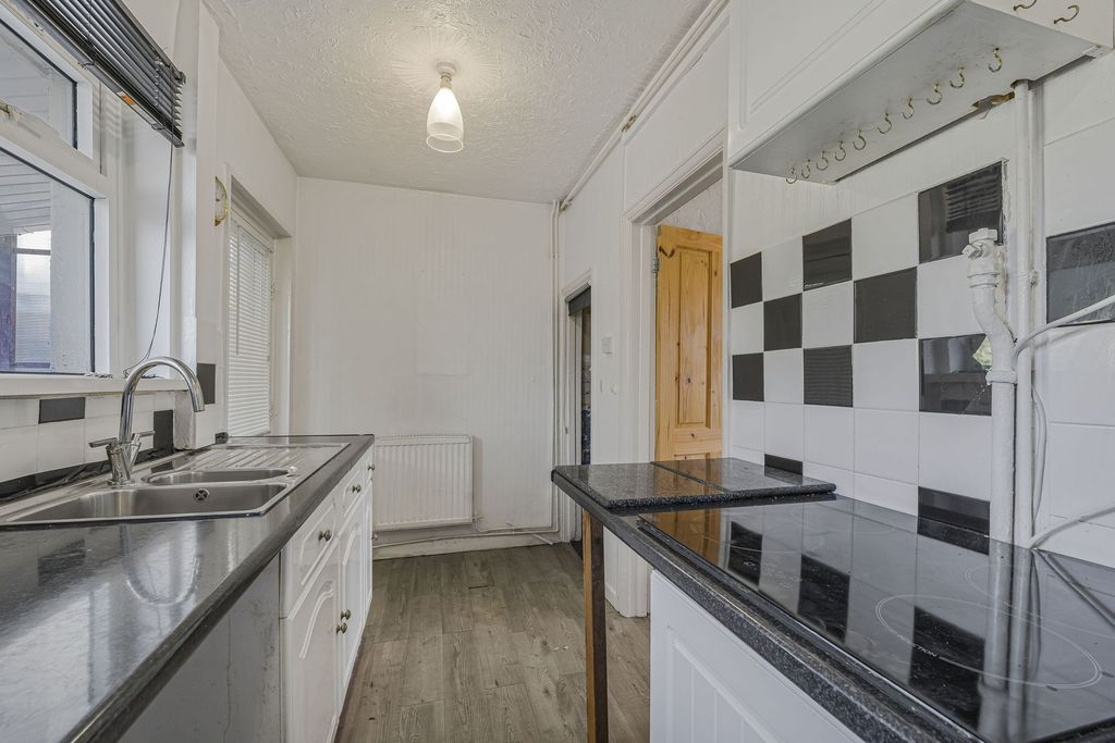 Property photo 3 of 21