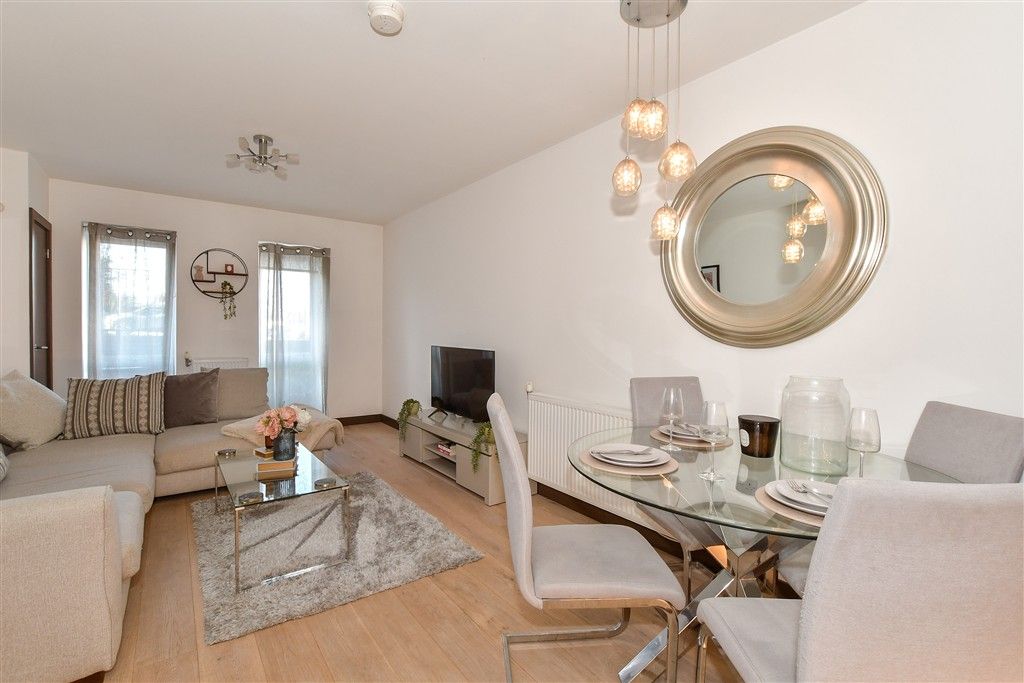 Property photo 1 of 10 Lounge/Kitchen