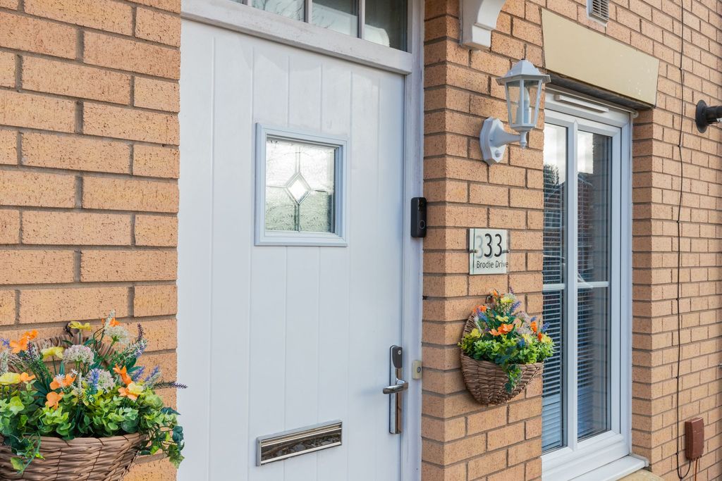 Property photo 3 of 30 Entrance