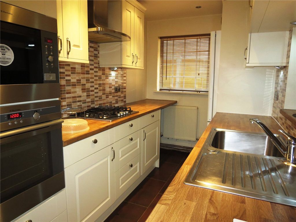 Property photo 2 of 9 Kitchen
