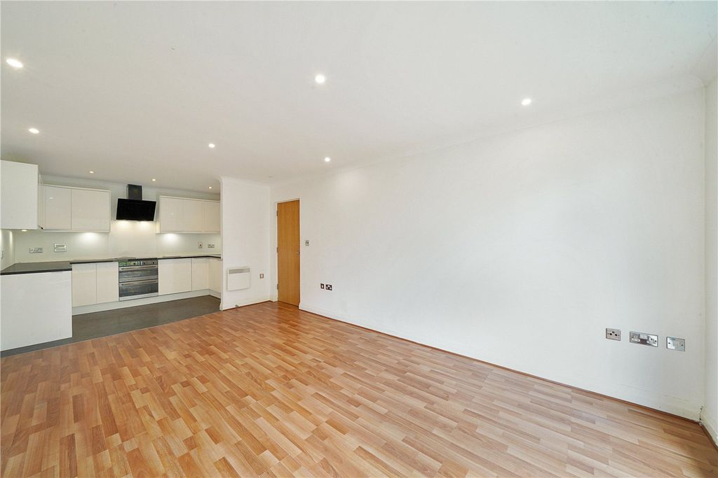 Property photo 3 of 22 Picture No. 01