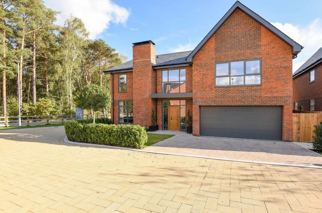 Property photo 1 of 12 Front Aspect (Main)