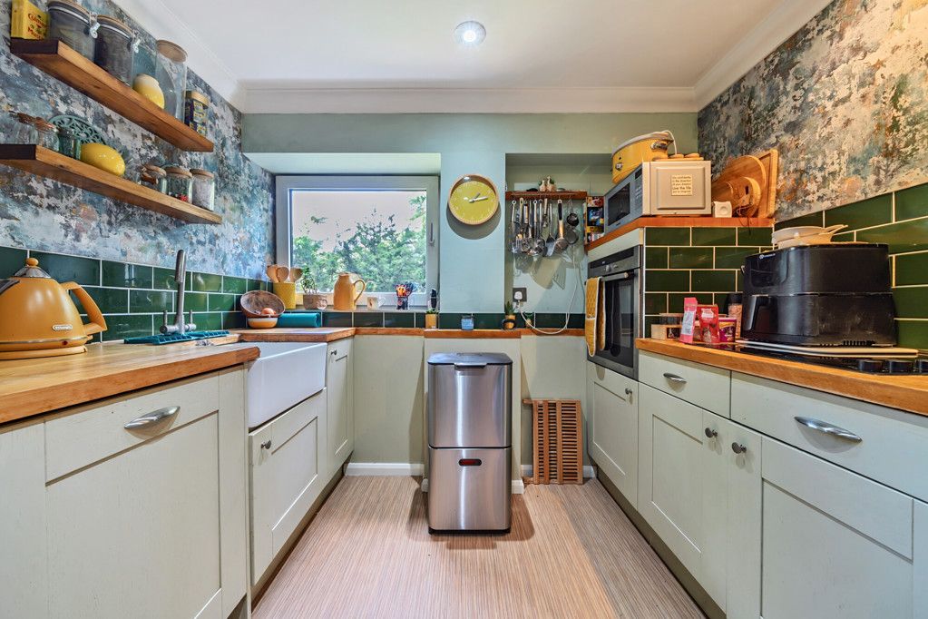 Property photo 3 of 19 Kitchen