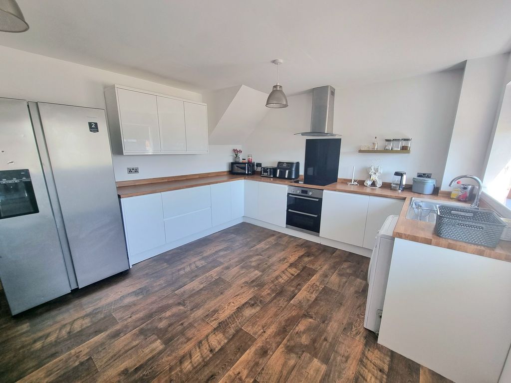 Property photo 2 of 25 Kitchen/Diner