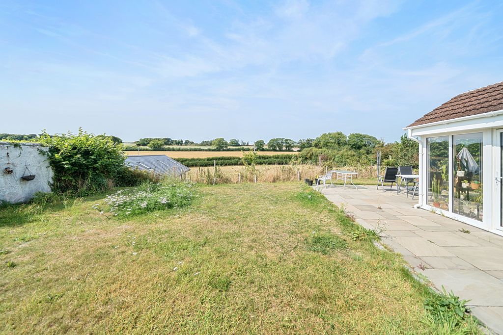 Property photo 2 of 18 1334806-94-689F51956Cb71-Arw-1