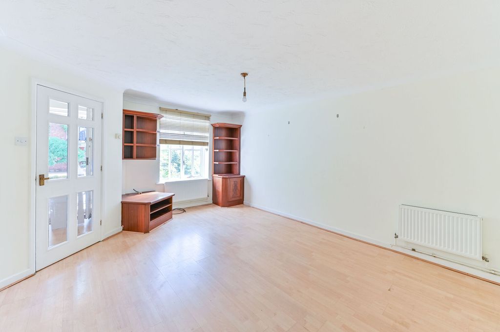 Property photo 2 of 20