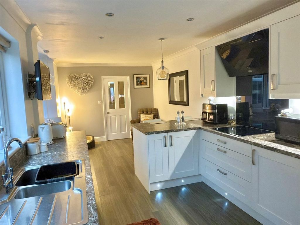 Property photo 3 of 21 Diner Kitchen.Jpg