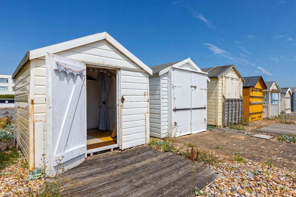 Property photo 2 of 12 Beachut_5.Jpg