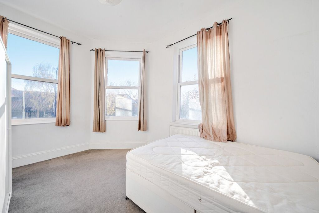 Property photo 3 of 17 Picture No. 18