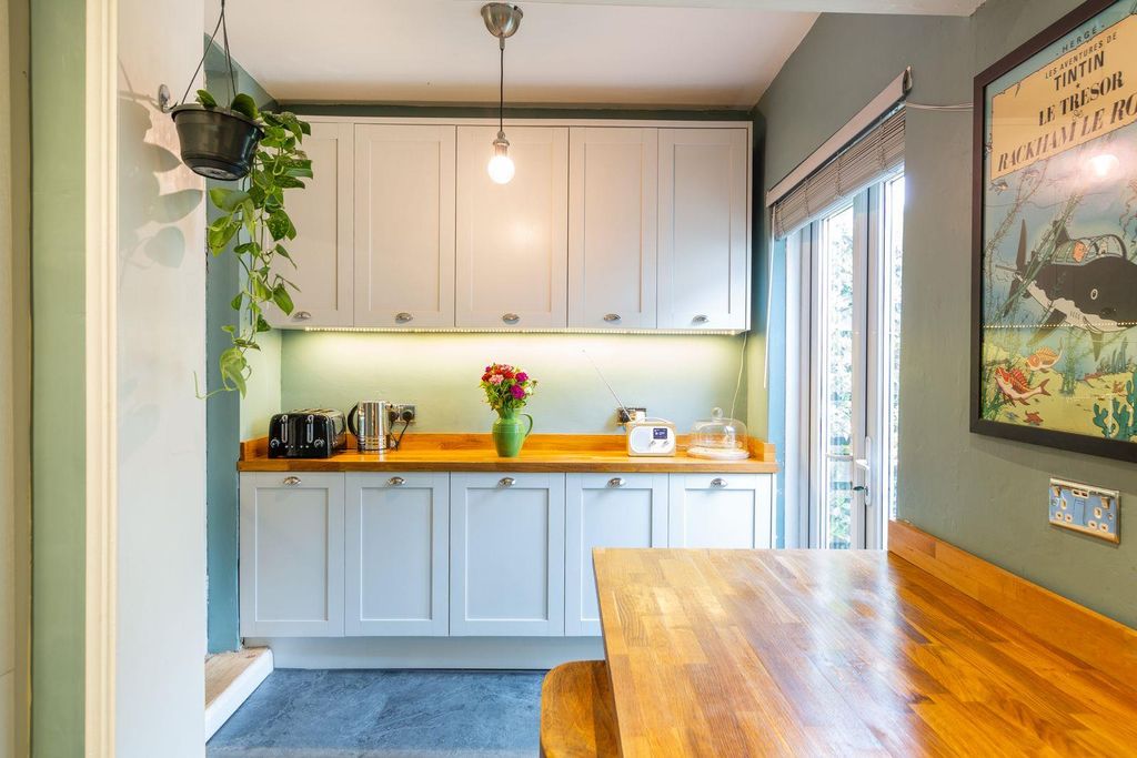 Property photo 3 of 17 Kitchen