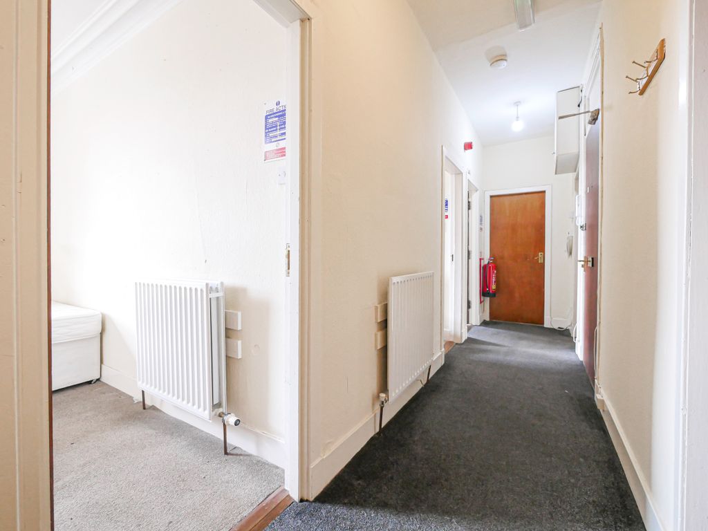 Property photo 2 of 14 Hall