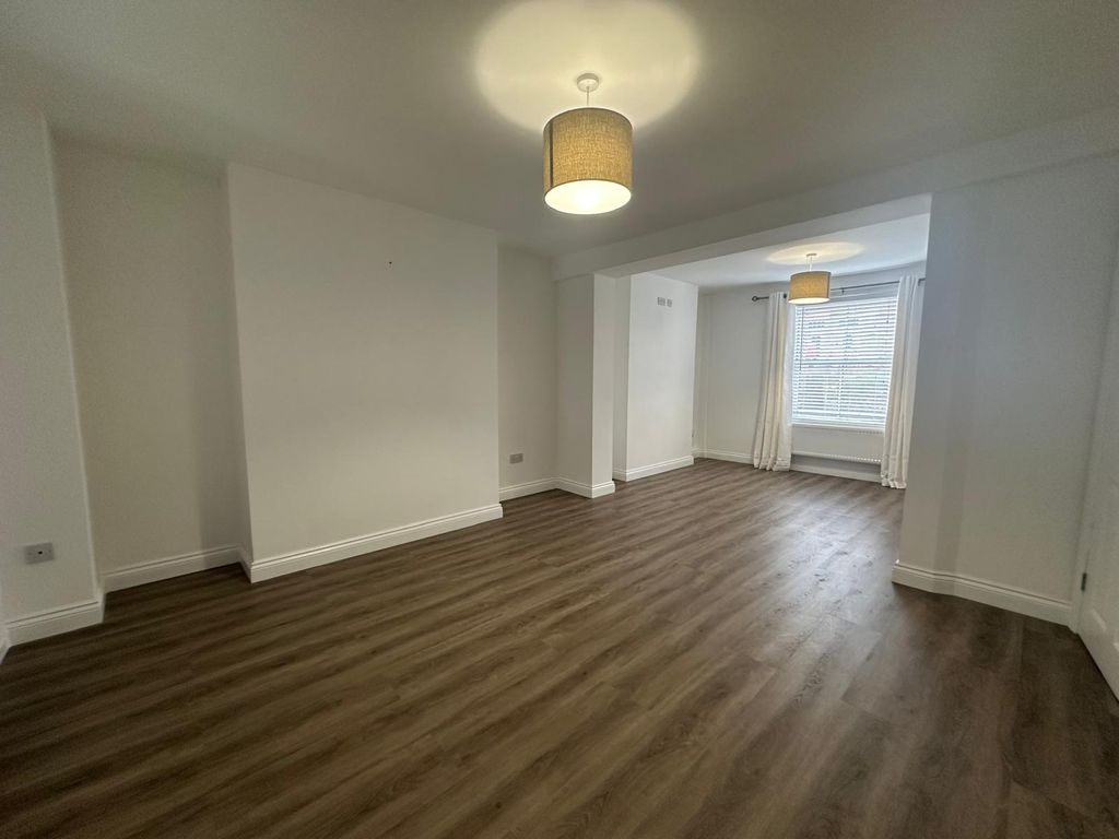 Property photo 3 of 10 Bedroom 1