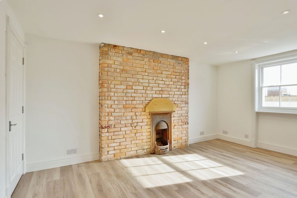 Property photo 2 of 17 Photography