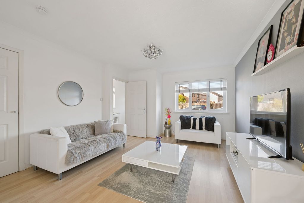 Property photo 2 of 26 Lounge