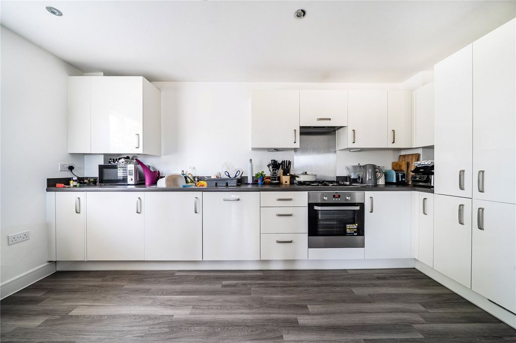 Property photo 3 of 17 Kitchen/Reception