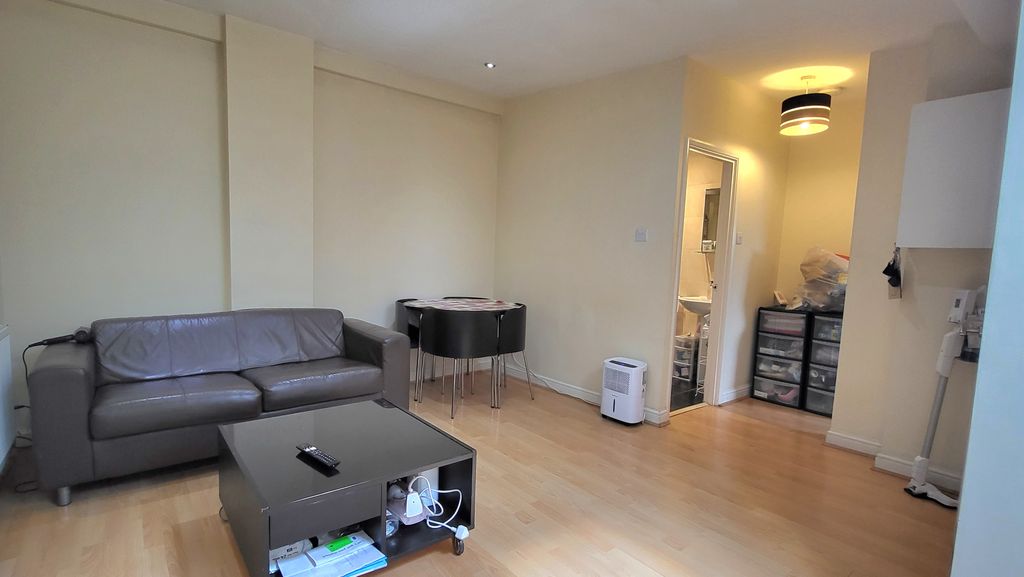 Property photo 2 of 8
