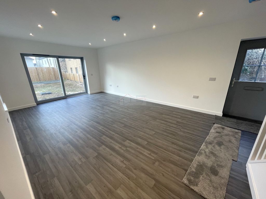 Property photo 2 of 23 Lounge