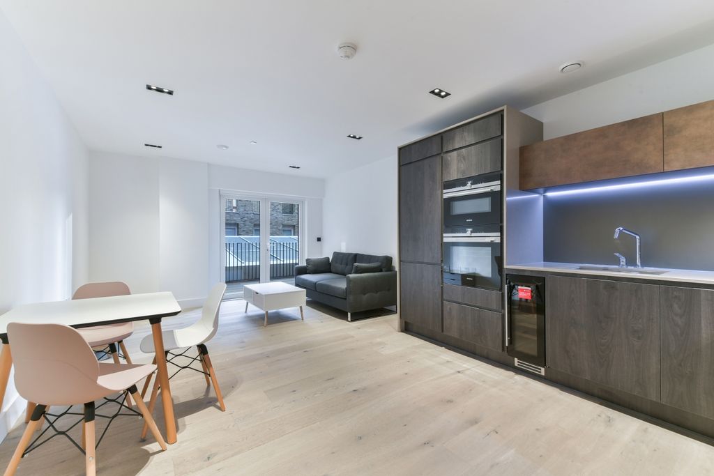 Property photo 1 of 8 Kichen