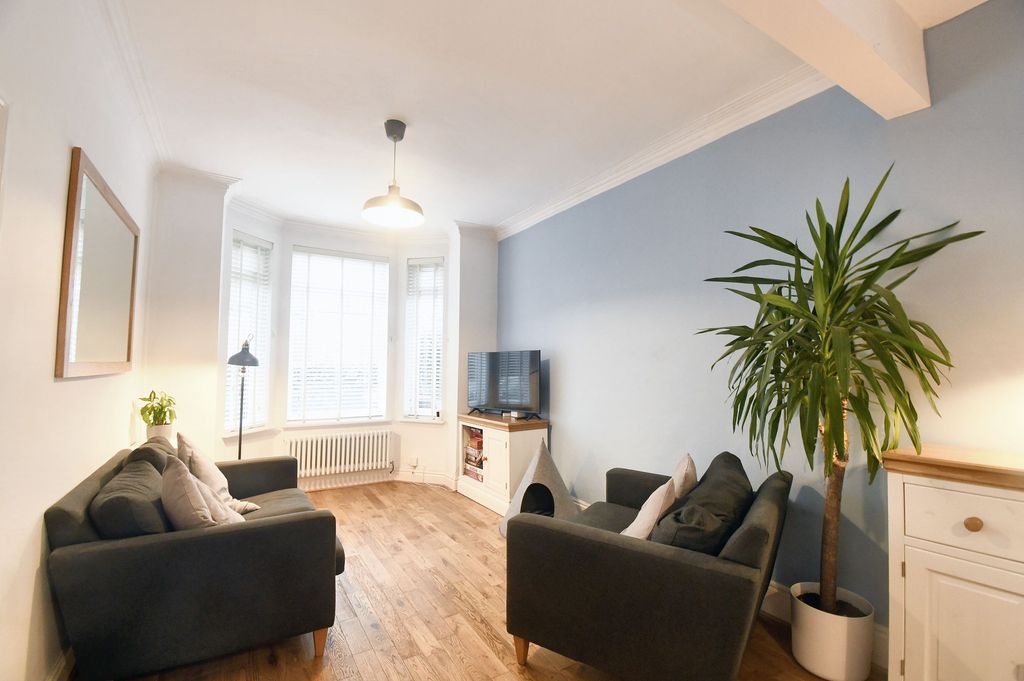 Property photo 2 of 17