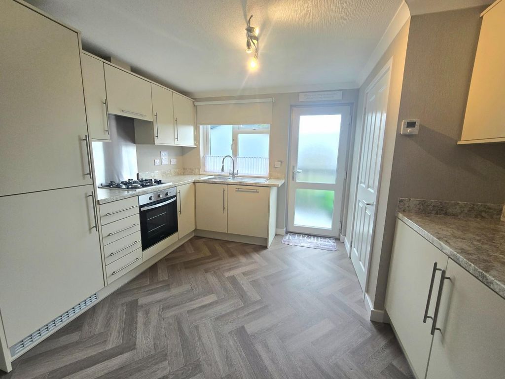 Property photo 3 of 14 Kitchen