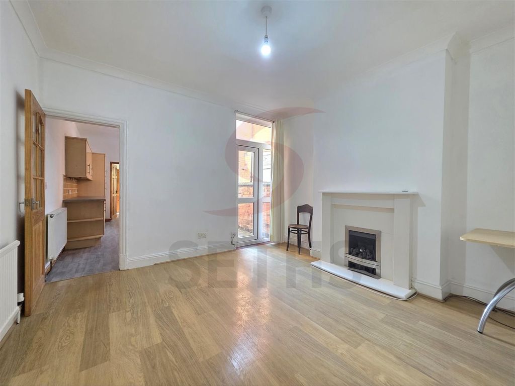 Property photo 3 of 14 Dining Room