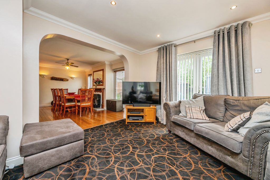 Property photo 3 of 19