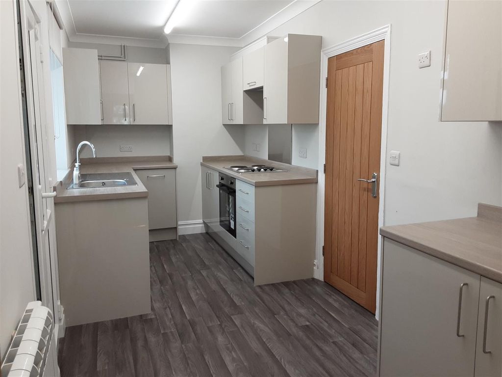 Property photo 1 of 10 Kitchen