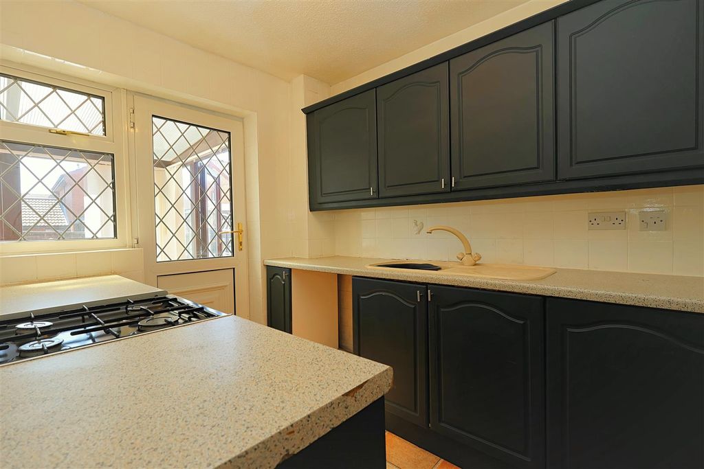 Property photo 3 of 20 Kitchen