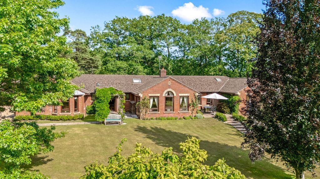 Property photo 3 of 34 The Garden House