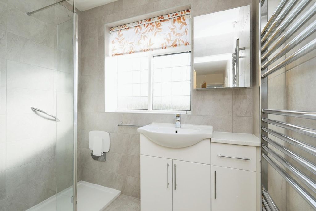 Property photo 3 of 22 Shower Room