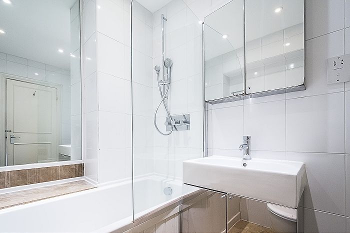 Property photo 3 of 10 Bathroom 1