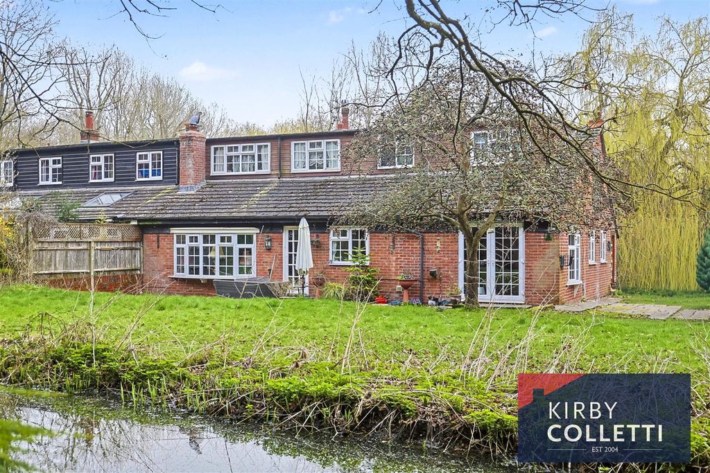 Property photo 2 of 33