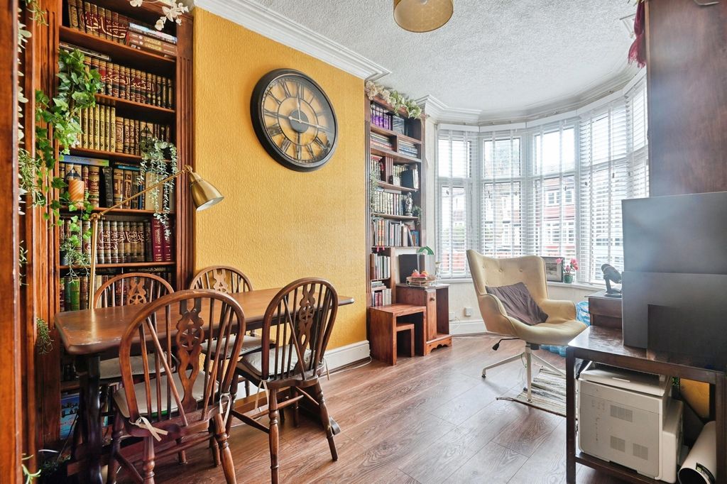 Property photo 3 of 18