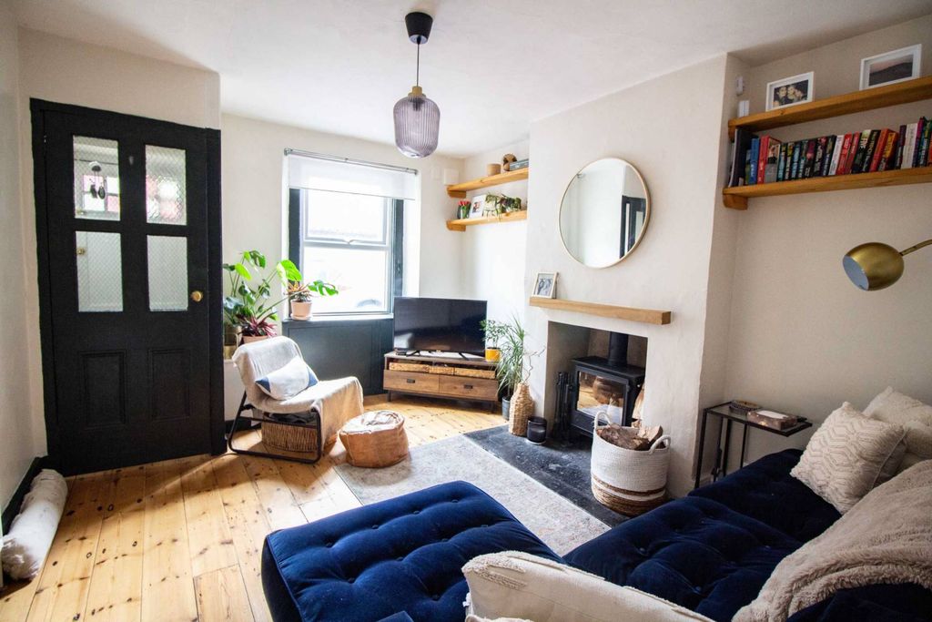 Property photo 3 of 8